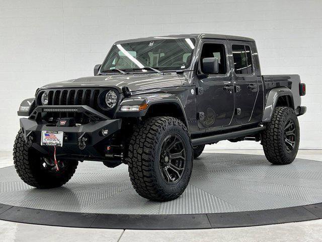 Used 2022 Jeep Gladiator Overland with VIN 1C6HJTFG2NL113788 for sale in Ventura, CA