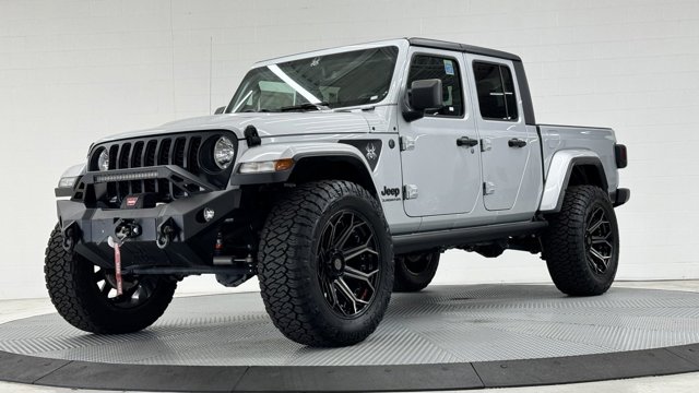 Used 2022 Jeep Gladiator Sport S with VIN 1C6JJTAG1NL115976 for sale in Ventura, CA