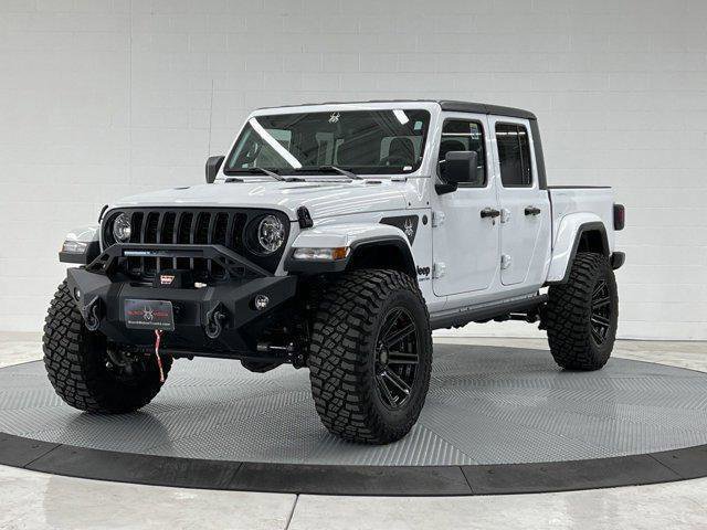 Used 2022 Jeep Gladiator Sport S with VIN 1C6JJTAG6NL115942 for sale in Ventura, CA